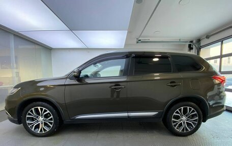 Mitsubishi Outlander III рестайлинг 3, 2017 год, 2 099 000 рублей, 10 фотография