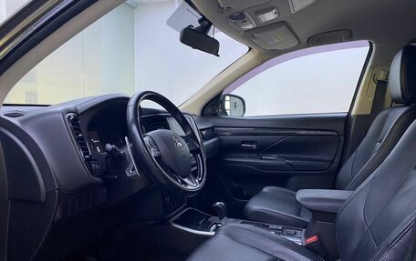 Mitsubishi Outlander III рестайлинг 3, 2017 год, 2 099 000 рублей, 20 фотография