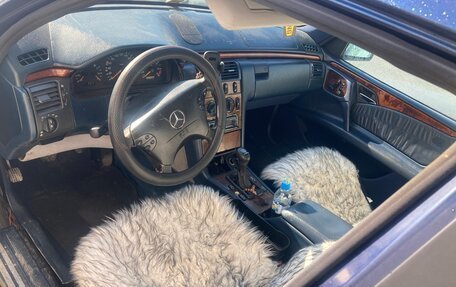 Mercedes-Benz E-Класс, 1996 год, 215 000 рублей, 8 фотография