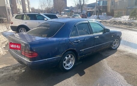 Mercedes-Benz E-Класс, 1996 год, 215 000 рублей, 6 фотография