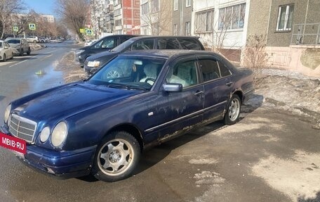 Mercedes-Benz E-Класс, 1996 год, 215 000 рублей, 3 фотография