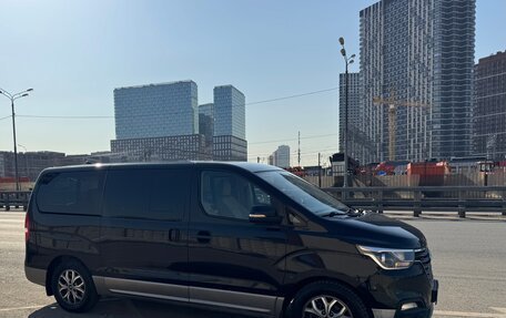 Hyundai H-1 II рестайлинг, 2018 год, 2 900 000 рублей, 3 фотография