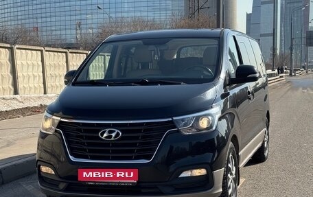 Hyundai H-1 II рестайлинг, 2018 год, 2 900 000 рублей, 6 фотография