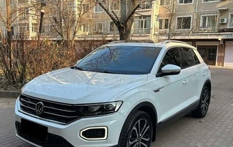 Volkswagen T-Roc I, 2022 год, 1 900 000 рублей, 1 фотография