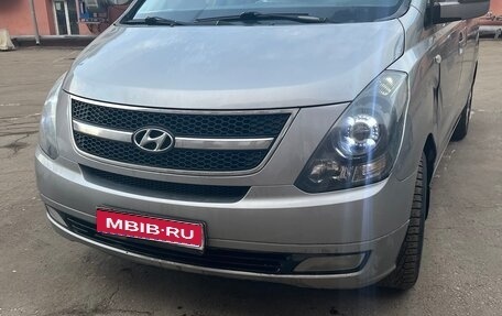 Hyundai Grand Starex Grand Starex I рестайлинг 2, 2012 год, 1 300 000 рублей, 1 фотография
