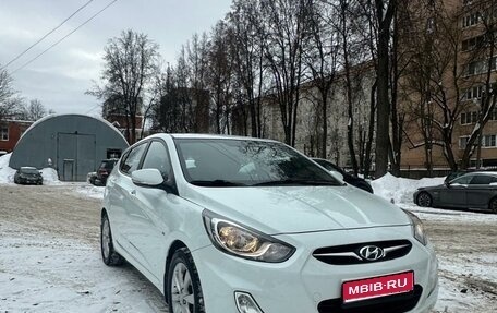 Hyundai Solaris II рестайлинг, 2012 год, 700 000 рублей, 1 фотография