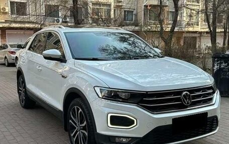 Volkswagen T-Roc I, 2022 год, 1 900 000 рублей, 2 фотография