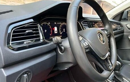 Volkswagen T-Roc I, 2022 год, 1 900 000 рублей, 7 фотография