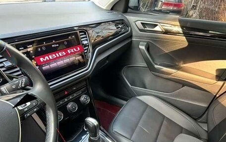 Volkswagen T-Roc I, 2022 год, 1 900 000 рублей, 10 фотография