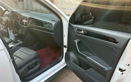 Volkswagen T-Roc I, 2022 год, 1 900 000 рублей, 13 фотография