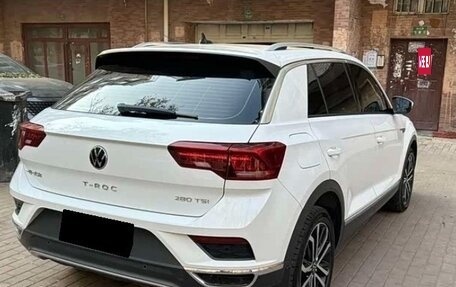 Volkswagen T-Roc I, 2022 год, 1 900 000 рублей, 3 фотография