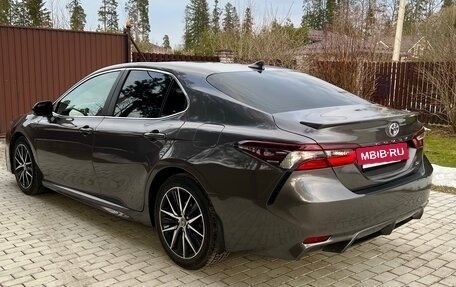 Toyota Camry, 2022 год, 3 550 000 рублей, 4 фотография