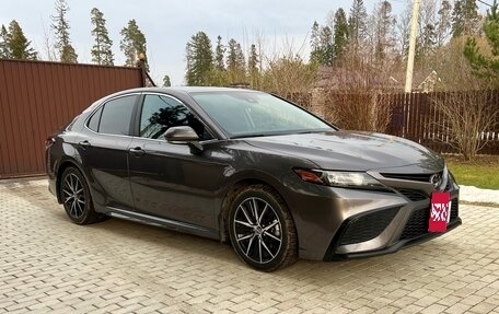 Toyota Camry, 2022 год, 3 550 000 рублей, 5 фотография