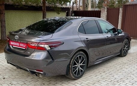 Toyota Camry, 2022 год, 3 550 000 рублей, 7 фотография