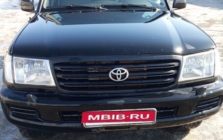 Toyota Land Cruiser 100 рестайлинг 2, 2004 год, 2 600 000 рублей, 5 фотография