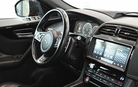 Jaguar F-Pace, 2017 год, 2 950 000 рублей, 14 фотография