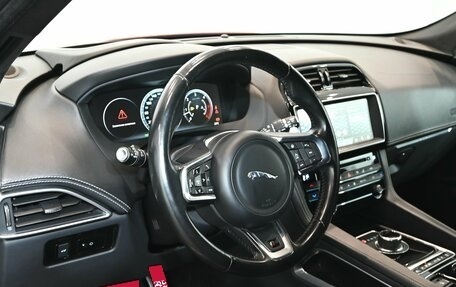 Jaguar F-Pace, 2017 год, 2 950 000 рублей, 13 фотография