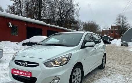 Hyundai Solaris II рестайлинг, 2012 год, 700 000 рублей, 2 фотография