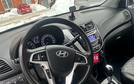 Hyundai Solaris II рестайлинг, 2012 год, 700 000 рублей, 10 фотография