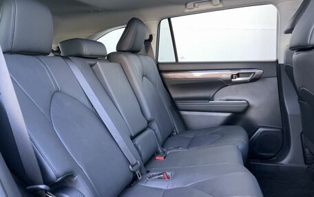 Toyota Highlander, 2025 год, 5 750 000 рублей, 34 фотография