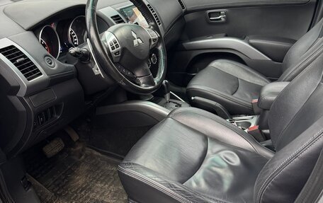 Mitsubishi Outlander III рестайлинг 3, 2010 год, 1 200 000 рублей, 10 фотография