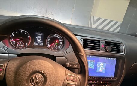 Volkswagen Jetta VI, 2011 год, 945 000 рублей, 11 фотография