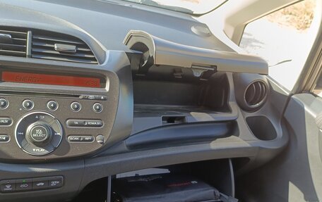 Honda Jazz II рестайлинг, 2012 год, 1 000 000 рублей, 24 фотография