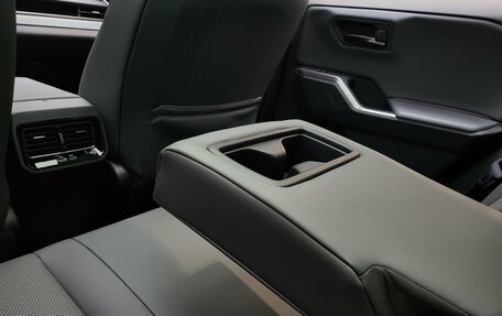Toyota RAV4, 2025 год, 4 989 000 рублей, 17 фотография