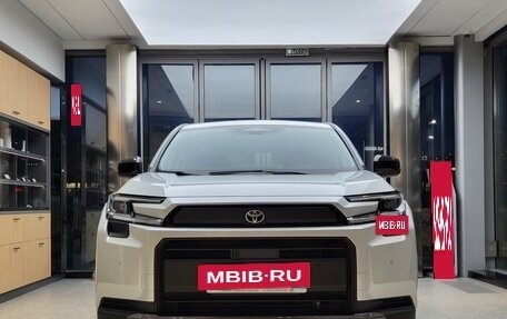 Toyota RAV4, 2025 год, 4 989 000 рублей, 2 фотография