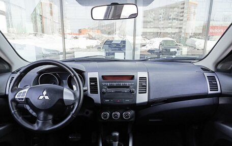 Mitsubishi Outlander III рестайлинг 3, 2010 год, 1 049 800 рублей, 14 фотография