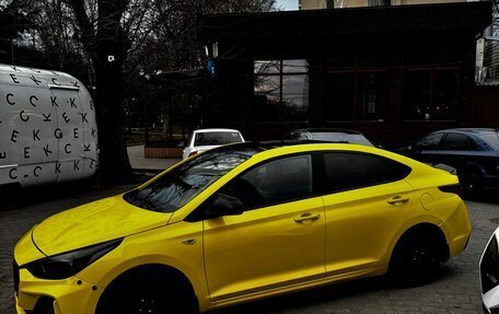 Hyundai Solaris II рестайлинг, 2019 год, 900 000 рублей, 4 фотография