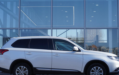 Mitsubishi Outlander III рестайлинг 3, 2015 год, 1 924 000 рублей, 4 фотография