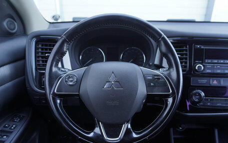 Mitsubishi Outlander III рестайлинг 3, 2015 год, 1 924 000 рублей, 13 фотография