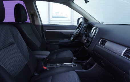 Mitsubishi Outlander III рестайлинг 3, 2015 год, 1 924 000 рублей, 19 фотография