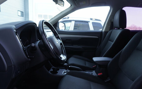 Mitsubishi Outlander III рестайлинг 3, 2015 год, 1 924 000 рублей, 10 фотография