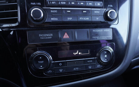 Mitsubishi Outlander III рестайлинг 3, 2015 год, 1 924 000 рублей, 15 фотография