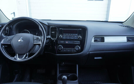 Mitsubishi Outlander III рестайлинг 3, 2015 год, 1 924 000 рублей, 12 фотография