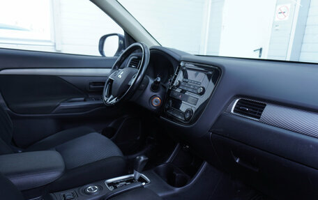 Mitsubishi Outlander III рестайлинг 3, 2015 год, 1 924 000 рублей, 20 фотография