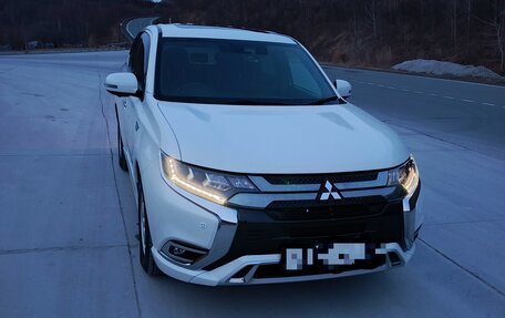 Mitsubishi Outlander III рестайлинг 3, 2019 год, 3 300 000 рублей, 1 фотография
