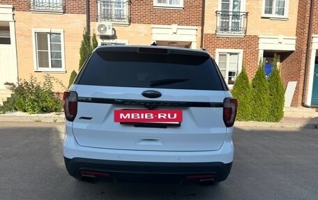 Ford Explorer VI, 2016 год, 2 850 000 рублей, 3 фотография