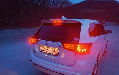 Mitsubishi Outlander III рестайлинг 3, 2019 год, 3 300 000 рублей, 4 фотография