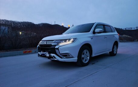 Mitsubishi Outlander III рестайлинг 3, 2019 год, 3 300 000 рублей, 3 фотография