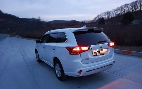 Mitsubishi Outlander III рестайлинг 3, 2019 год, 3 300 000 рублей, 6 фотография