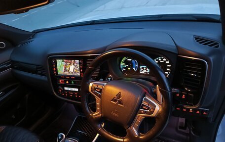 Mitsubishi Outlander III рестайлинг 3, 2019 год, 3 300 000 рублей, 11 фотография