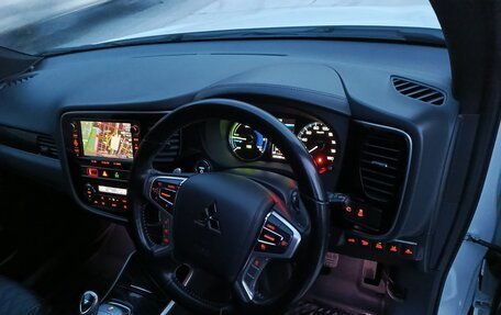 Mitsubishi Outlander III рестайлинг 3, 2019 год, 3 300 000 рублей, 12 фотография