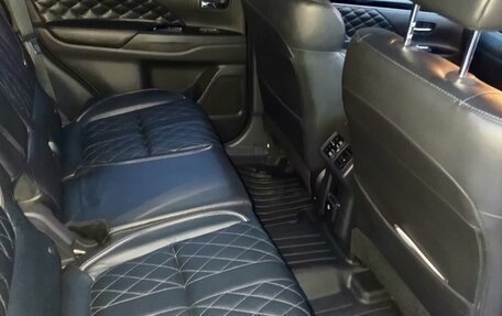 Mitsubishi Outlander III рестайлинг 3, 2019 год, 3 300 000 рублей, 9 фотография