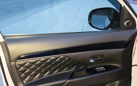 Mitsubishi Outlander III рестайлинг 3, 2019 год, 3 300 000 рублей, 14 фотография