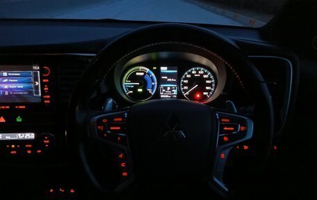 Mitsubishi Outlander III рестайлинг 3, 2019 год, 3 300 000 рублей, 22 фотография