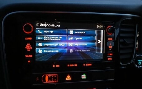 Mitsubishi Outlander III рестайлинг 3, 2019 год, 3 300 000 рублей, 18 фотография