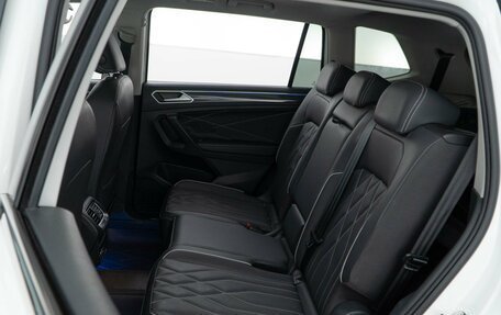 Volkswagen Tiguan II, 2021 год, 4 107 444 рублей, 9 фотография